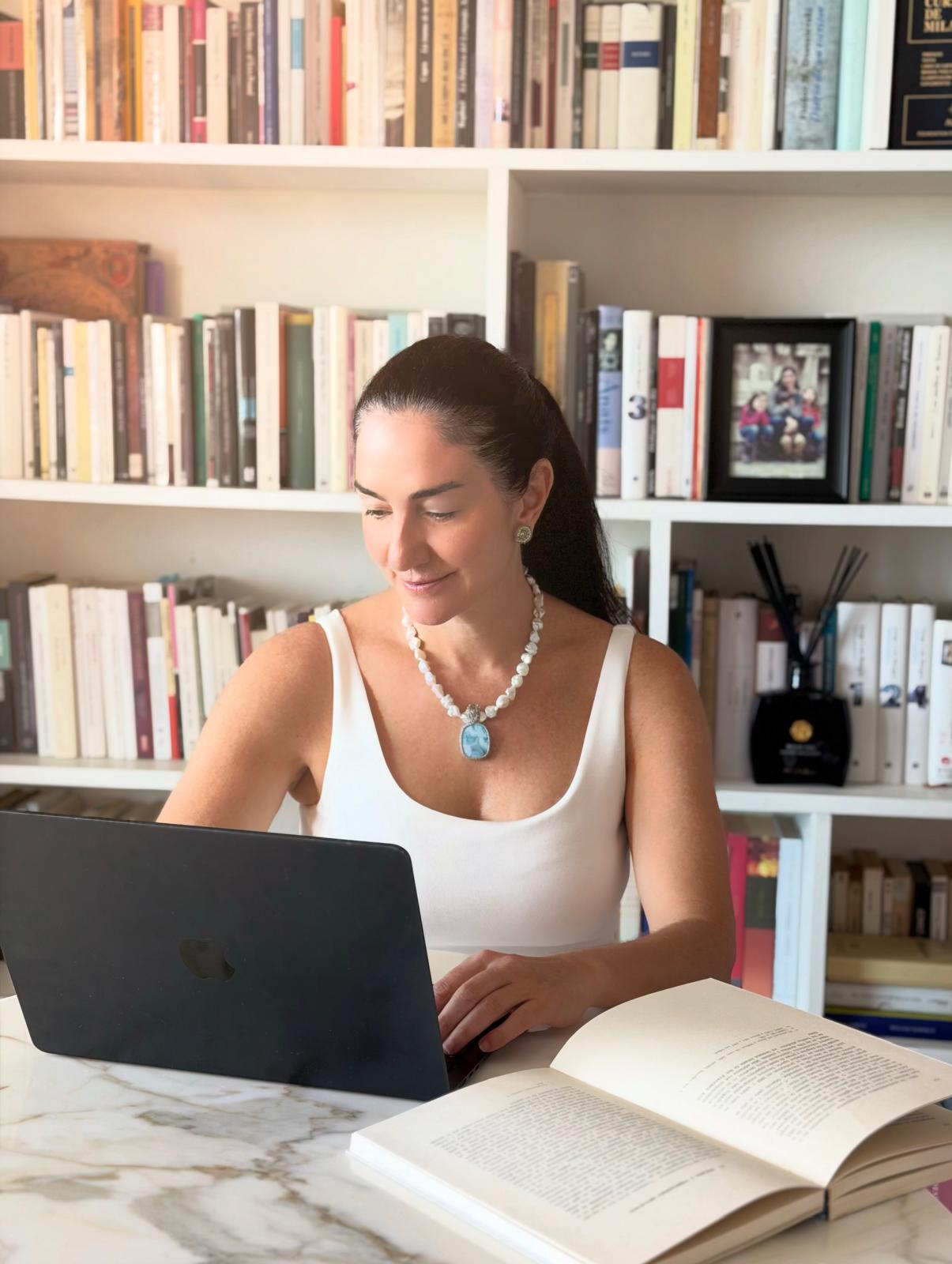 Mariana writing